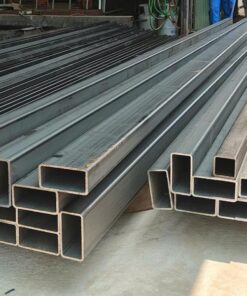 Thép hộp 75x150 Hòa Phát là sắt hộp kích thước lớn, bền, chịu lực tốt do được sản xuất từ nguồn nguyên liệu chất lượng của nhà máy Thép Hòa Phát
