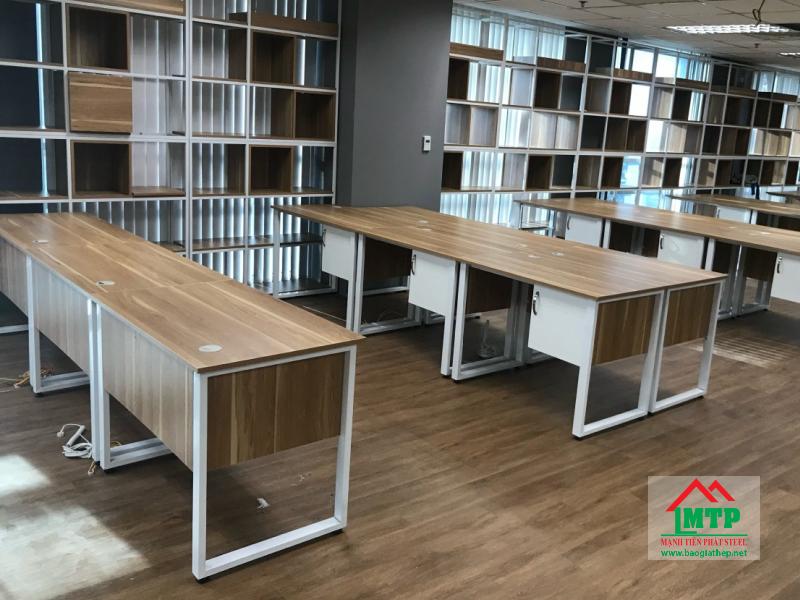 Thép hộp 25x25 Hoa Sen được dùng gia công bàn ghế, tủ trưng bày