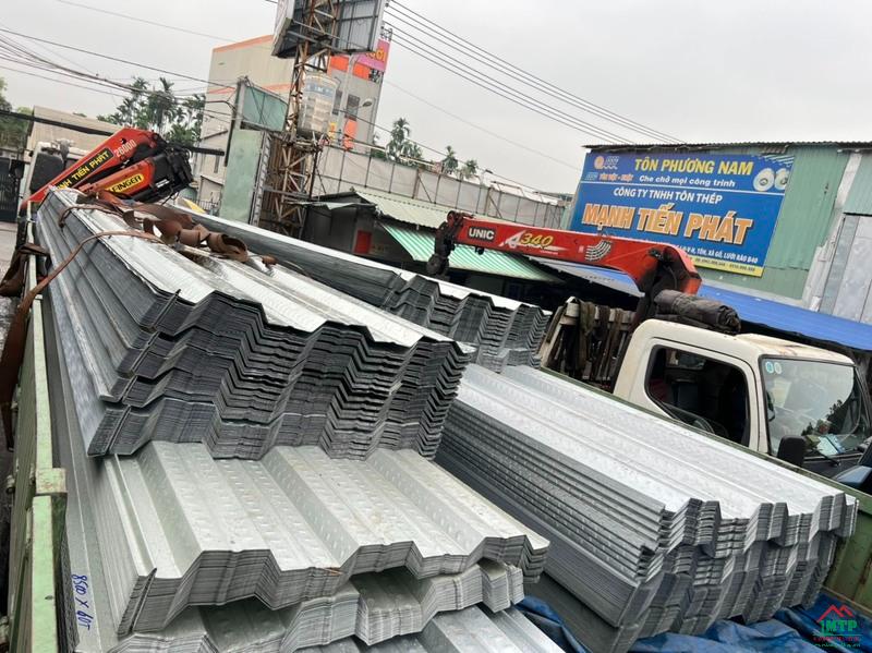 Dịch vụ gia công tôn nhôm cán sóng 5 sóng vuông và 9 sóng vuông
